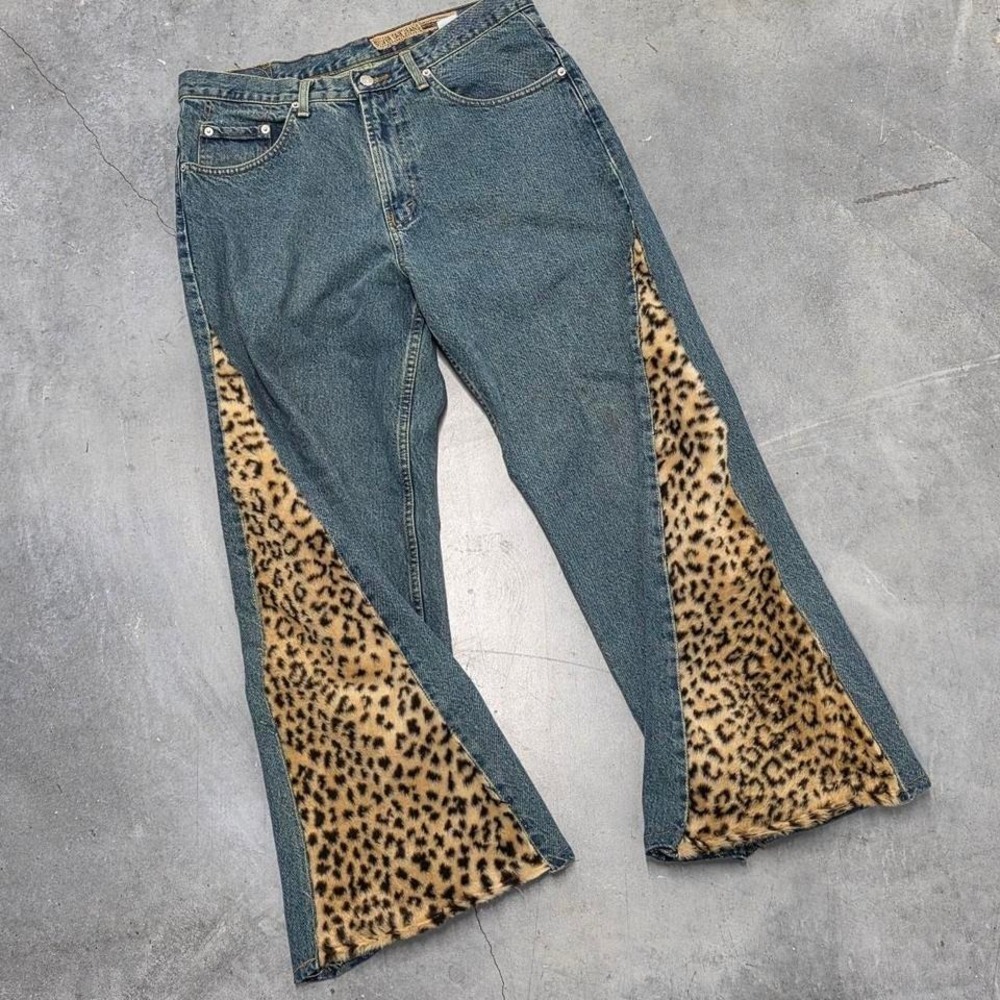 Vintage y2k Levis Silvertab Leopard print Baggy flared jeans with unique design